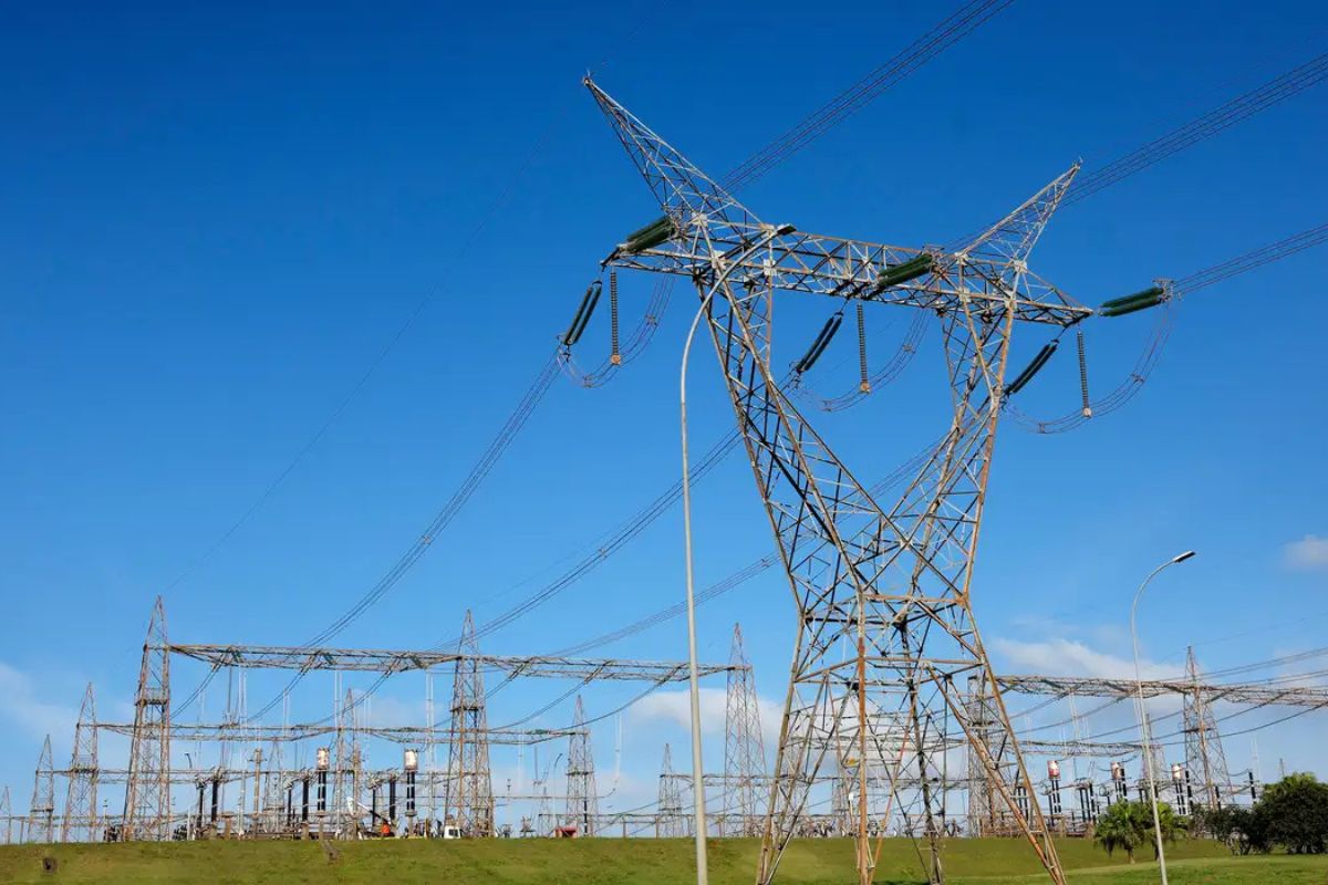 Consumidores poderão escolher fornecedores de energia a partir de 2027