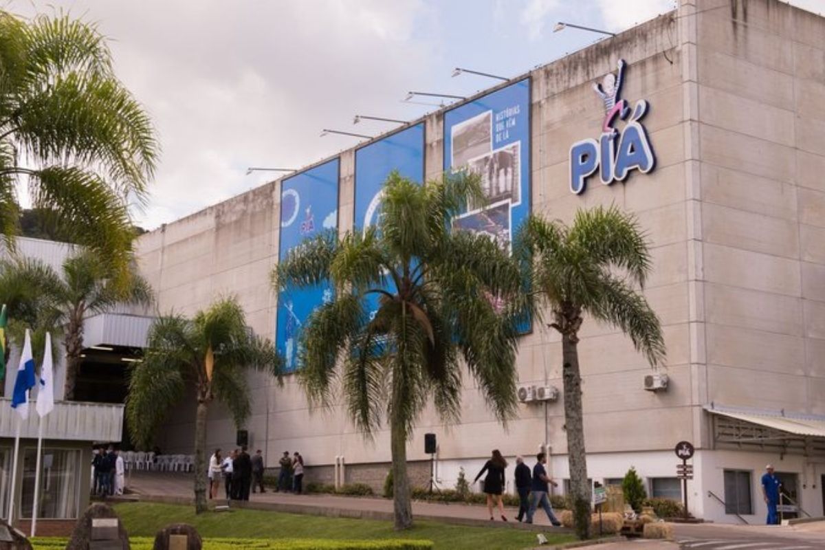Fábrica suspende a produção e libera funcionários em meio a dívida milionária
