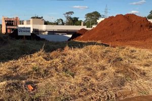 Casal compra terreno e constrói casa de R$ 500 mil, mas no fim da obra descobre erro no número do lote e proprietário exige ficar com imóvel