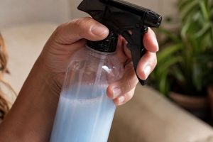 Misturar amaciante com álcool: para que serve e por que é recomendado para roupas
