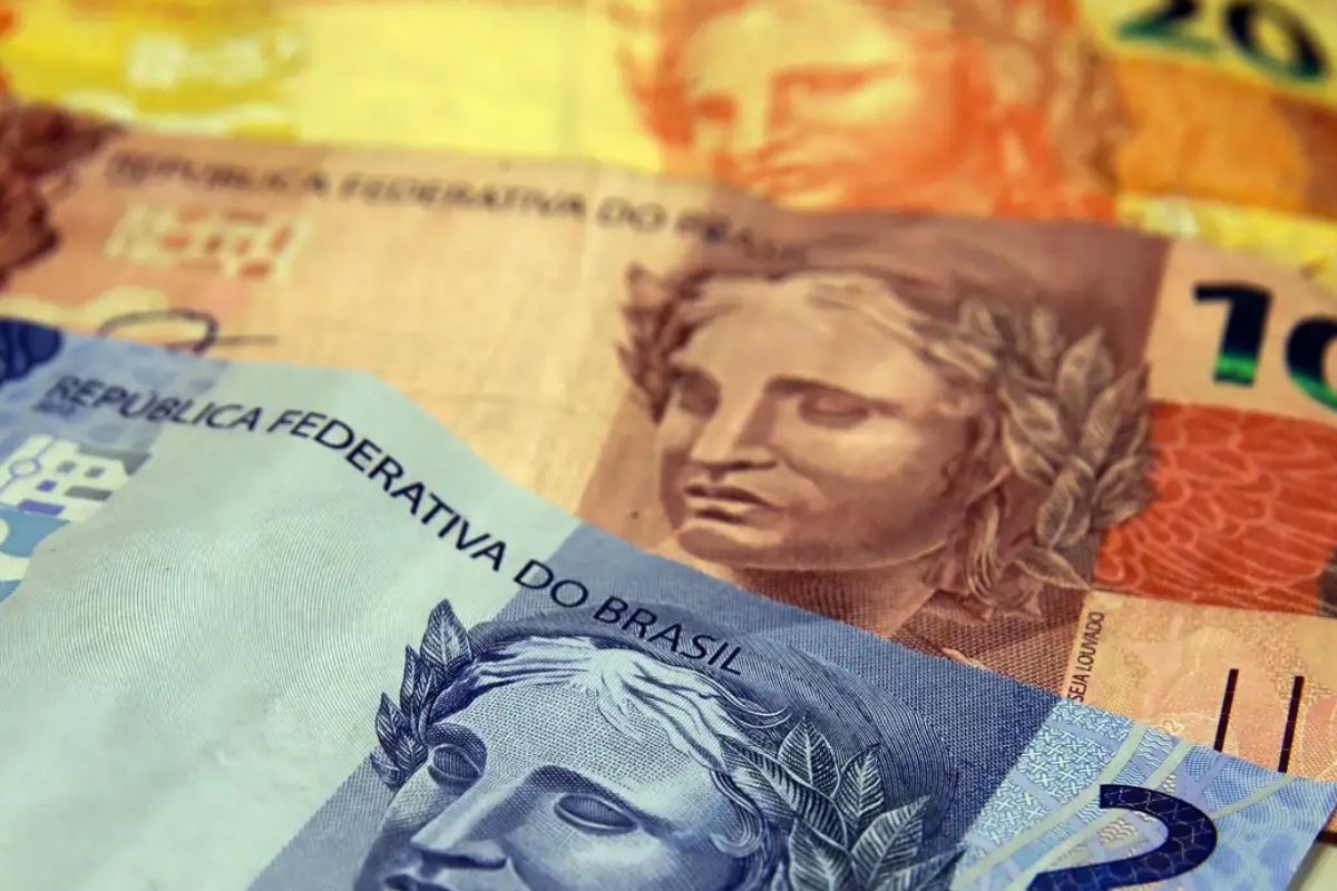 Jovem de 25 anos reprova por 4 anos seguidos na faculdade para não perder pensão e caso vai parar na Justiça