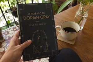 livro "O Retrato de Dorian Gray"
