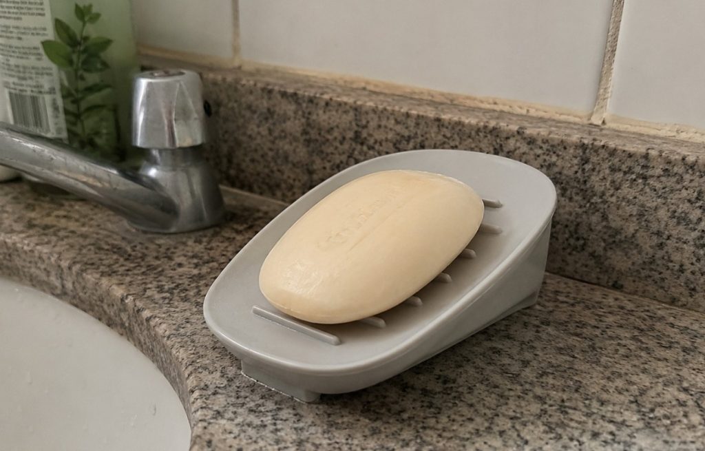 Adeus, saboneteira do banheiro: a alternativa que não acumula água e faz o sabonete durar mais