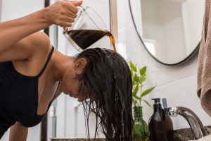 lavar o cabelo com água de café