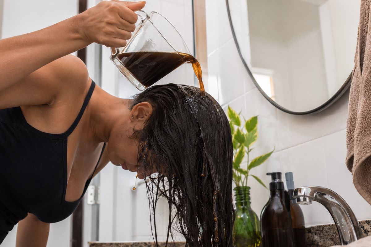 lavar o cabelo com água de café