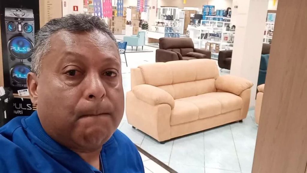 Funcionário Casas Bahia Demissões