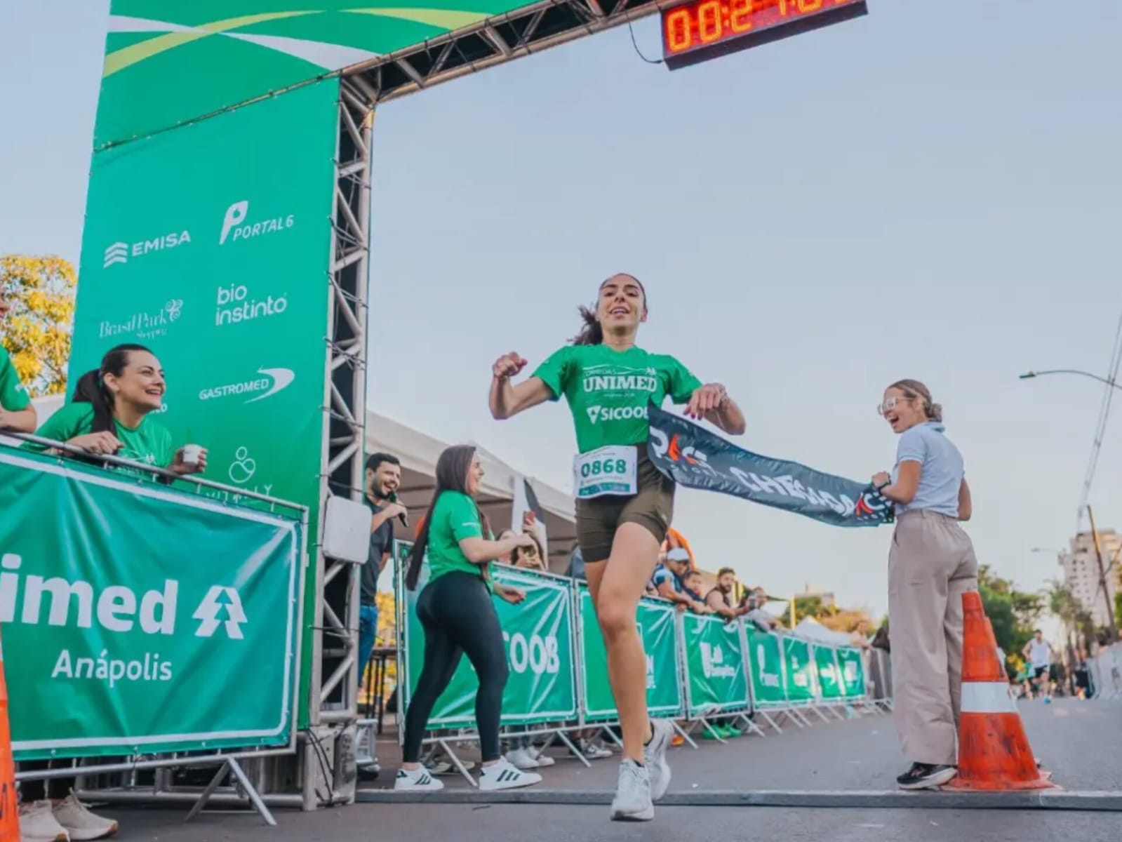Corrida Unimed Anápolis + Sicoob movimenta Parque Ipiranga com esporte, saúde e cooperação