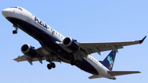 Avião da Azul Linhas Aéreas. adolescente