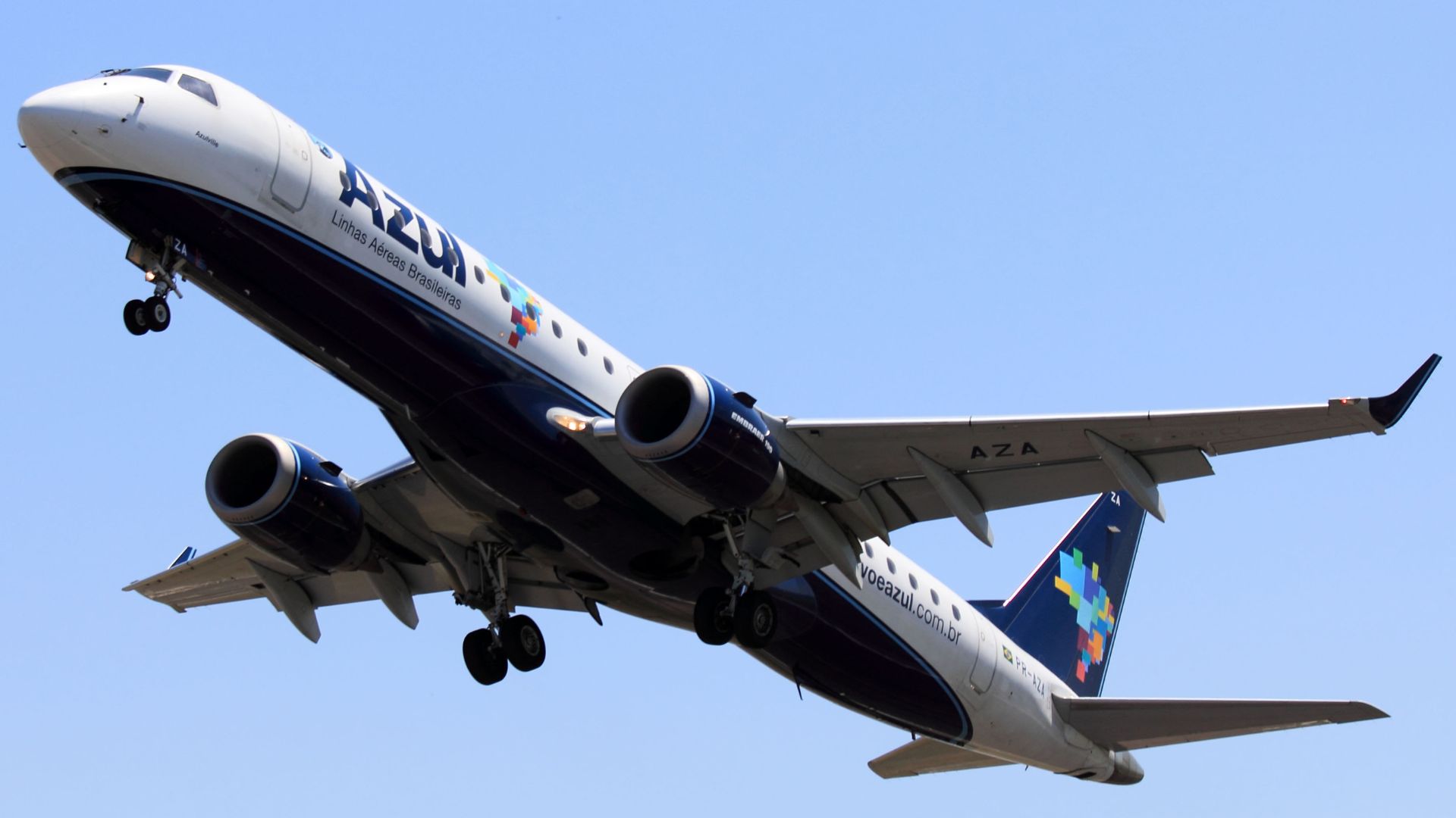 Avião da Azul Linhas Aéreas. adolescente