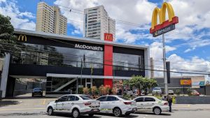 Unidade do McDonald's no Setor Bueno, em Goiânia. Casa Ronald McDonald