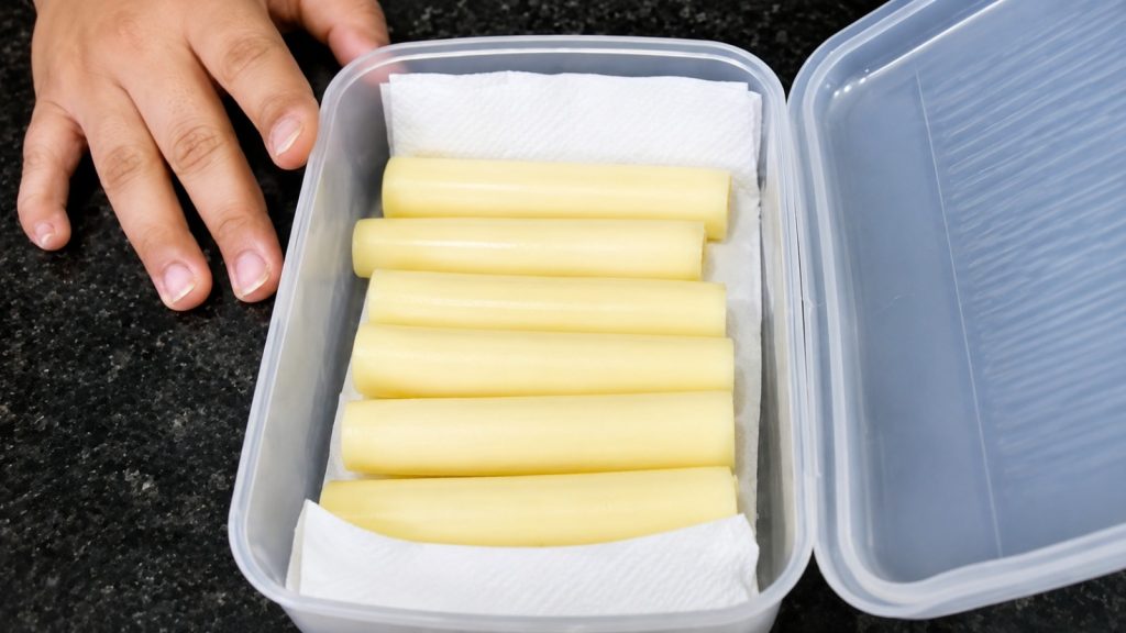 queijo na vasilha com tampa