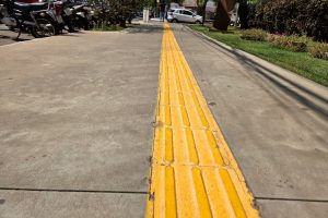 Imagem ilustrativa de calçada com piso tátil em Goiânia. (Foto: Augusto Araújo/Portal 6)