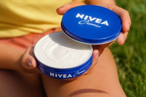 creme nivea lata