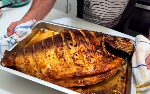 Peixe assado na forma