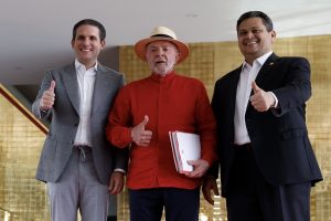 Lula, Motta e Alcolumbre acertam avanço de fim da escala 6x1 e da taxa das blusinhas antes das eleições