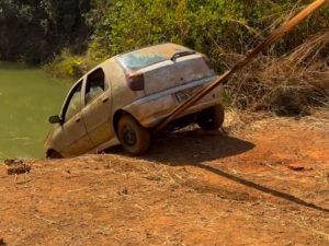 Resgate Fiat Palio submerso