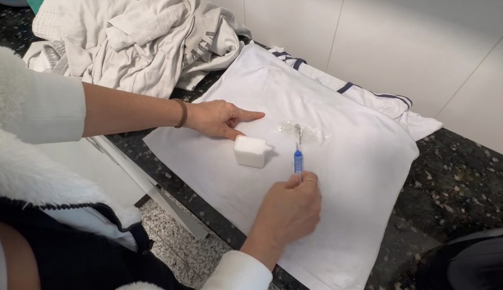 roupa branca sendo limpa