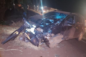 Dois jovens morrem após ciclomotor ser atingido por carro na GO-164, em Goiás