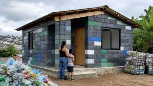 plástico reciclado na construção civil