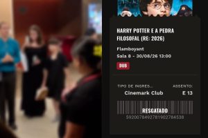 Consumidores se reuniram na entrada do Cinemark após a sessão não ser exibida conforme anunciada. (Foto: Reprodução/Jornal PACity)