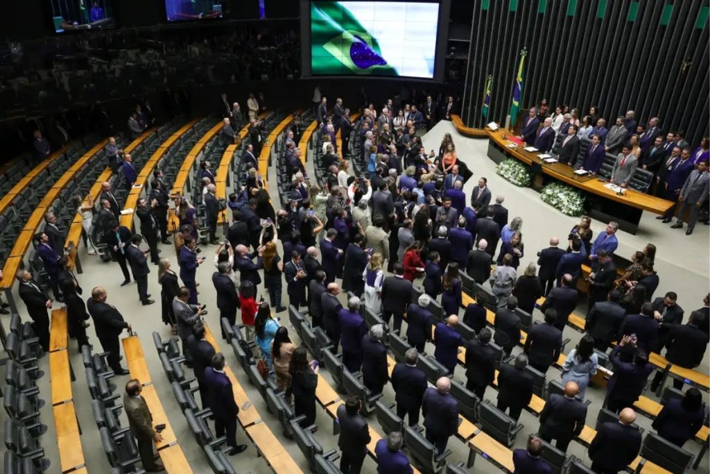 Câmara deve decidir sobre "taxa das blusinhas" nesta segunda