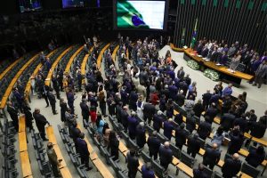 Câmara deve decidir sobre "taxa das blusinhas" nesta segunda