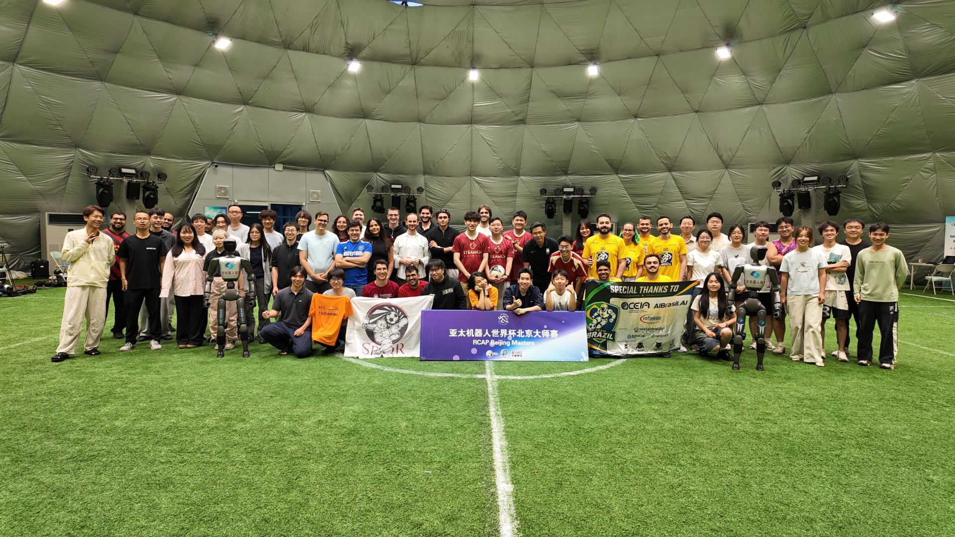Equipes de cinco países diferentes foram até a China para participar dos jogos.