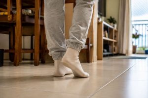 andar de meias em casa