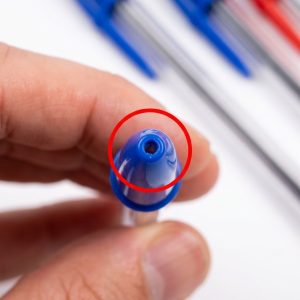 furo caneta bic / tampa / furo / caneta / bic
