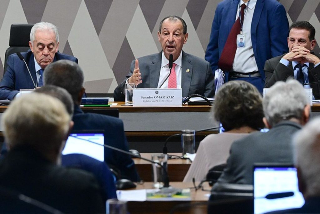 O senador Omar Aziz, relator, se pronuncia na reunião da CCJ. (Foto: Geraldo Magela/Agência Senado)