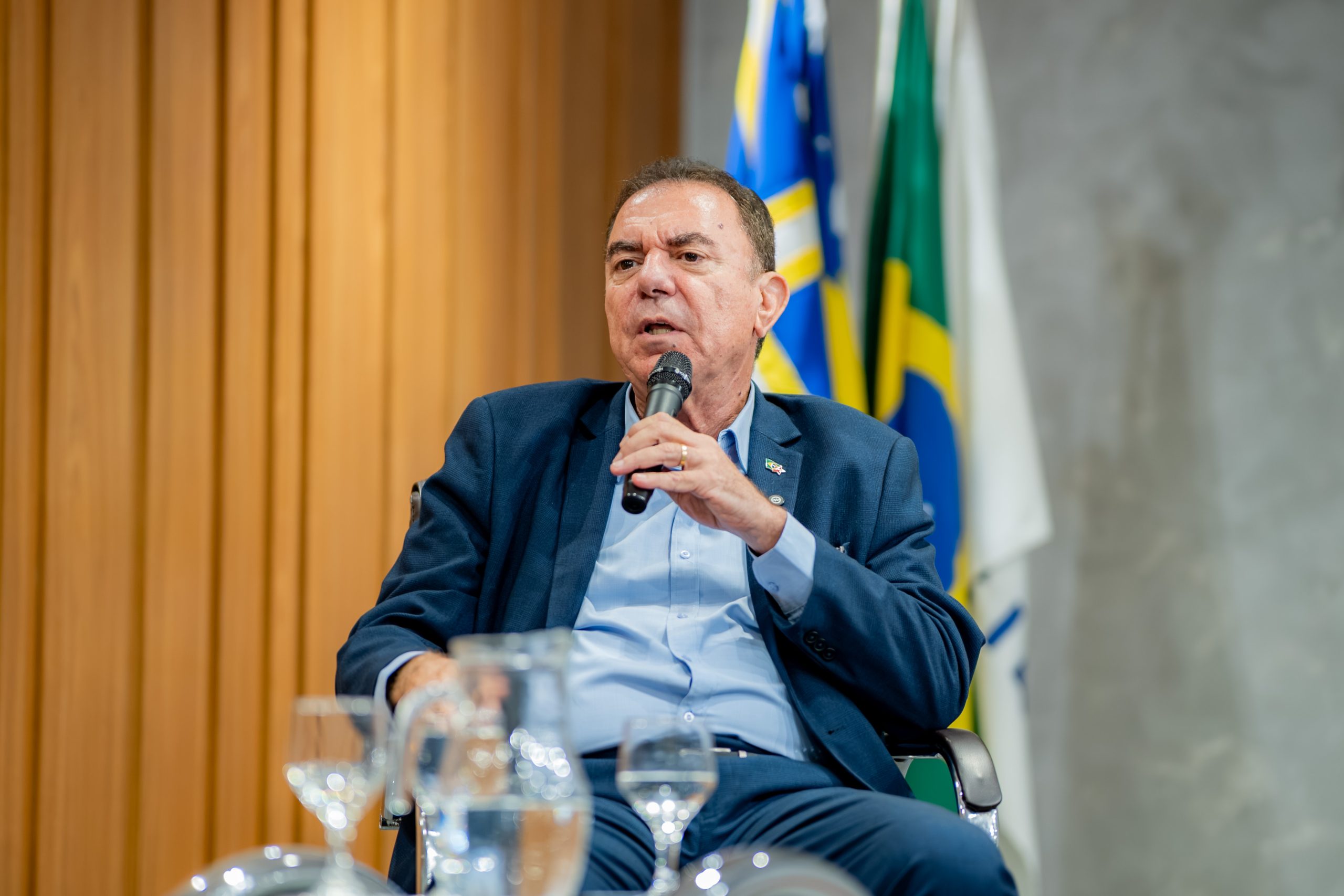 Luís Cesar promete restabelecer repasse de 2,5% para UEG e rever oferta de cursos em Goiás