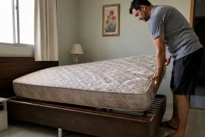 cama sendo girada