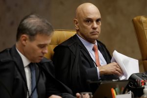 Moraes pede a Fachin investigação de André Mendonça por abuso de autoridade