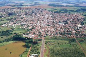 Idoso morre um dia após fazer aniversário ao ser atingido por guindaste enquanto retirava mel de árvore em Goiás