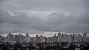 Mais de 100 cidades de Goiás têm alerta de tempestade e previsão de queda na temperatura neste domingo (06)