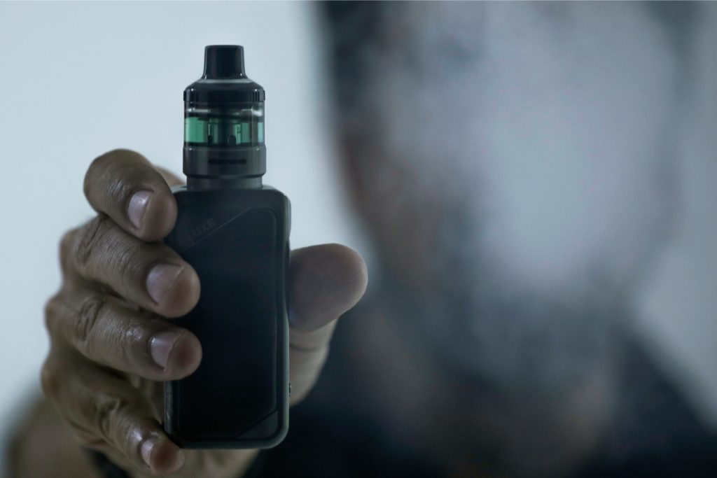 Proibidos no Brasil, vapes impulsionam alta nas apreensões de contrabando