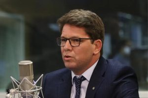 PF cumpre mandado de busca e apreensão contra Mário Frias em operação sobre 'Dark Horse'