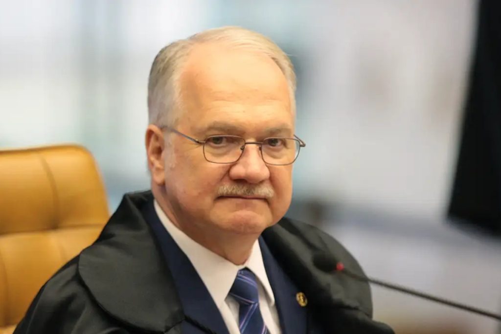 Fachin dá 24h para Mendonça levantar sigilo de todo caso Master