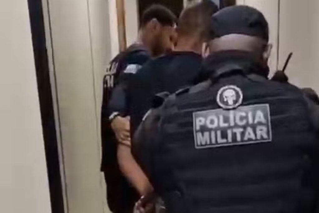 Homem é preso após tentar matar mulher a mordidas em Magé (RJ)