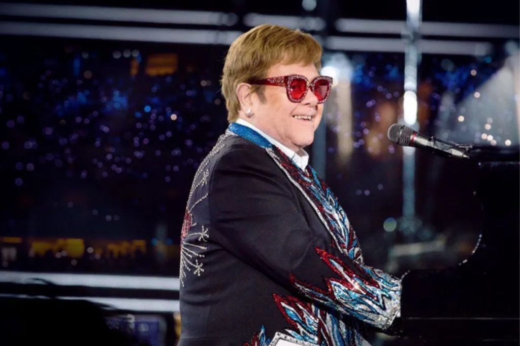 Elton John lenda da música