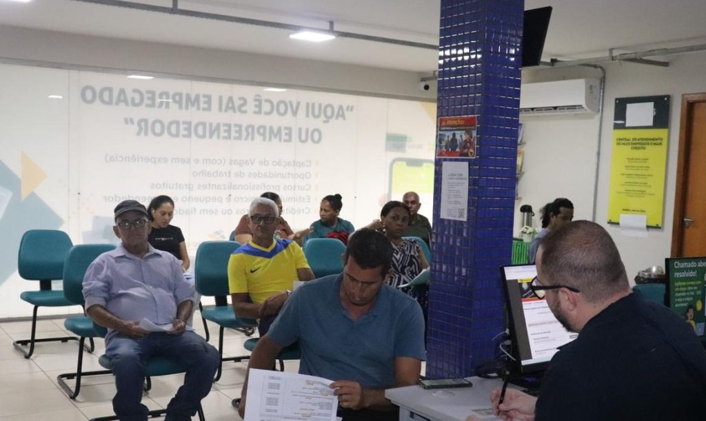 Feirão de empregos promove entrevistas e contratações no local, com 3,1 mil vagas
