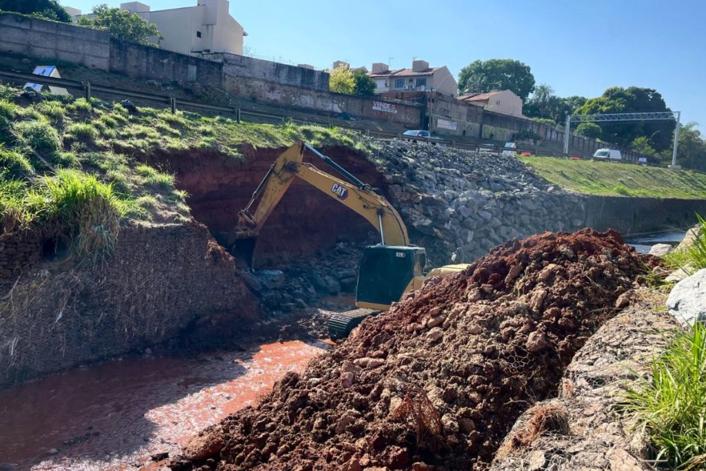 Marginal Botafogo tem trecho parcialmente interditado para obra de contenção de erosão em Goiânia