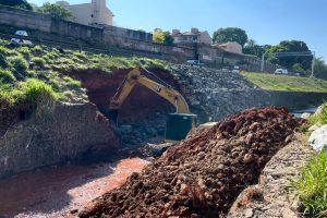 Marginal Botafogo tem trecho parcialmente interditado para obra de contenção de erosão em Goiânia