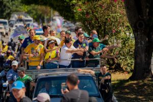 Márcio Corrêa e Amilton Filho reúnem mais de mil veículos em carreata com Daniel Vilela em Anápolis
