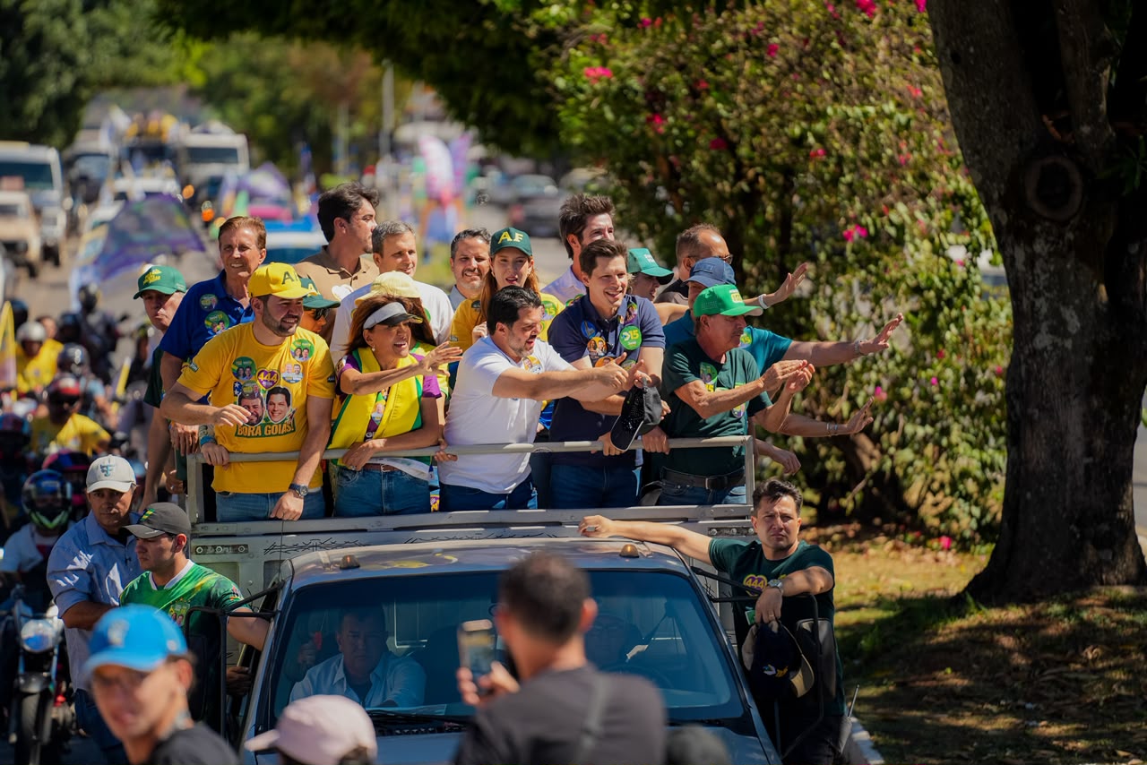 Márcio Corrêa e Amilton Filho reúnem mais de mil veículos em carreata com Daniel Vilela em Anápolis