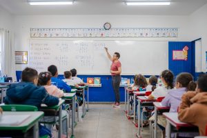 Prefeitura de Anápolis convoca aprovados em concurso para professor e auxiliar de educação; confira lista de candidatos