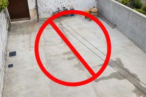 Pedras naturais, cascalho e juntas permeáveis substituem o concreto em projetos que unem estética, drenagem e áreas externas menos rígidas