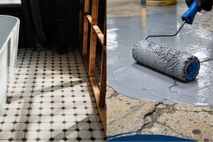 Piso do banheiro pode ser pintado por tinta à base de água