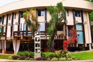 Mansão de Glória Pires em Goiânia fica no bairro mais nobre da capital, com quase 5 mil m² e já virou atração de decoração