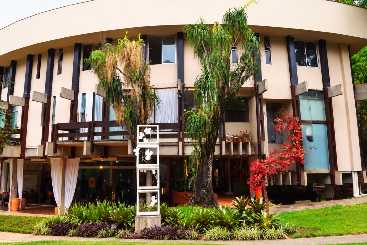Mansão de Glória Pires em Goiânia fica no bairro mais nobre da capital, com quase 5 mil m² e já virou atração de decoração